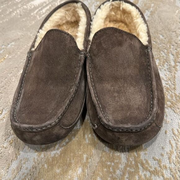 UGG Brown Suede Men's Moccasins size 10 in GUC super comfy - Picture 3 of 8